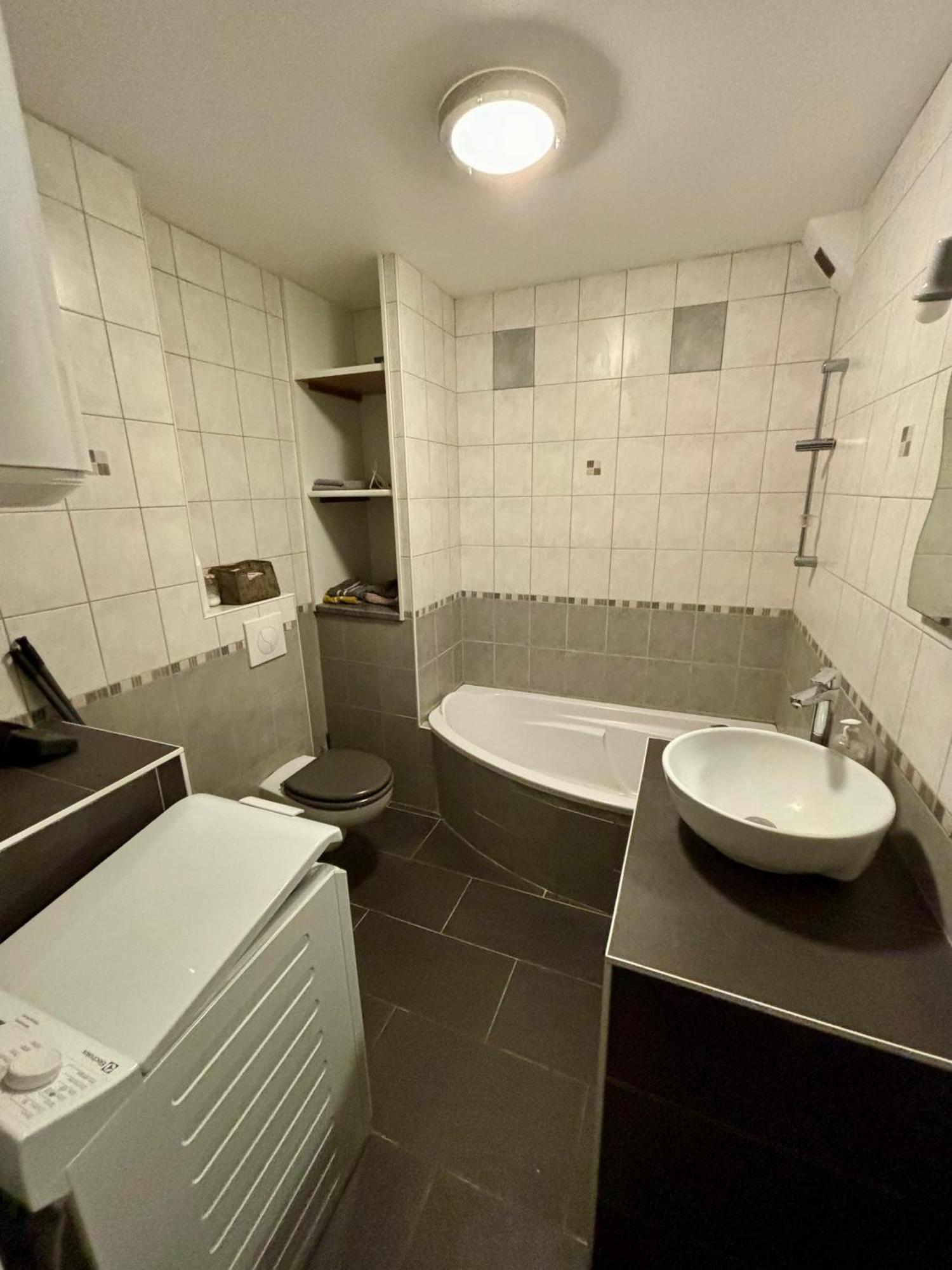 studio - baignoire - prêt de vtt - lave linge Le Puy-en-Velay Exterior foto