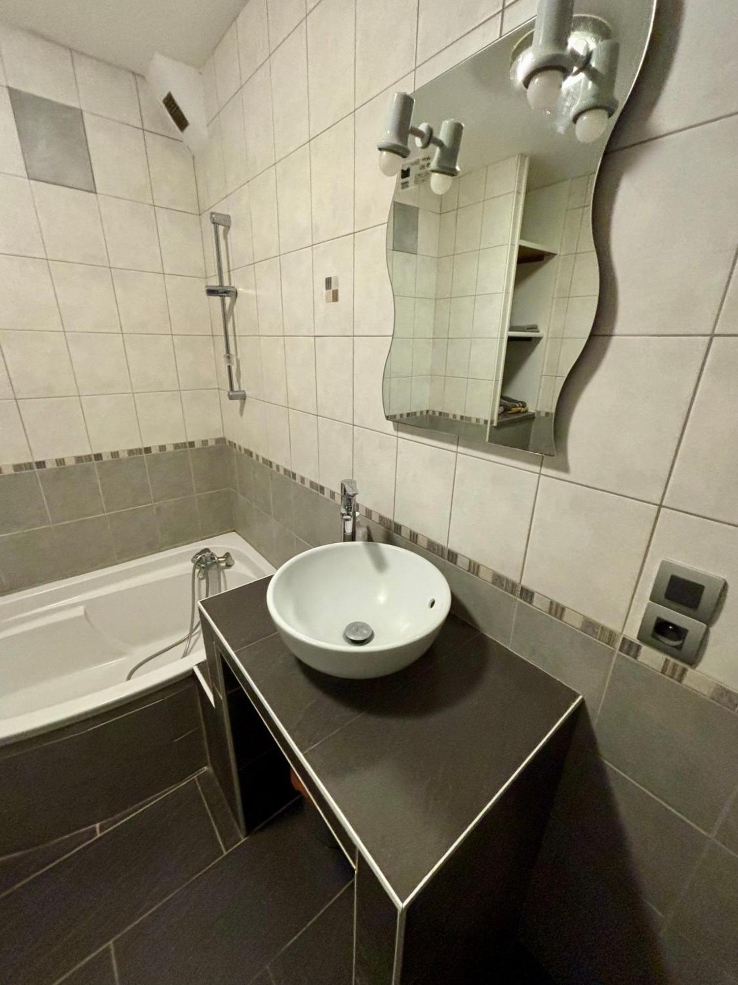 studio - baignoire - prêt de vtt - lave linge Le Puy-en-Velay Exterior foto